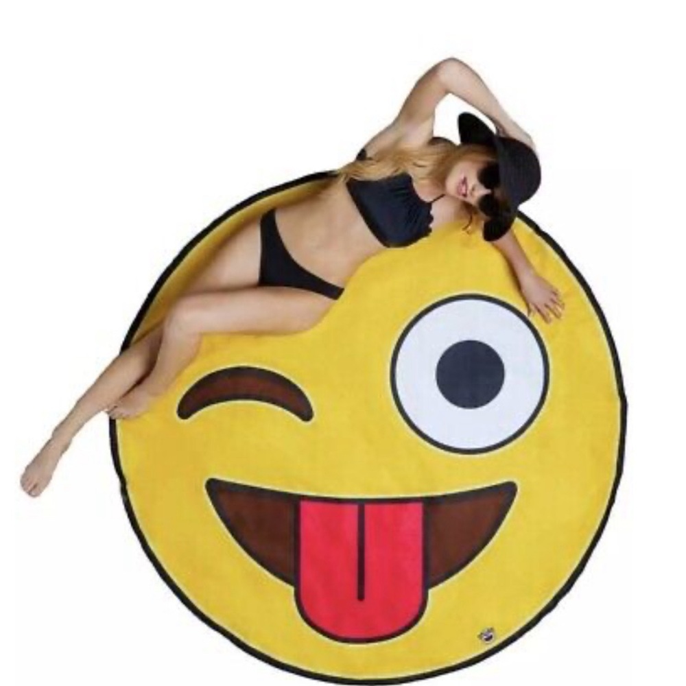 Big Mouth Inc. Giant Oversized Beach Blanket. Emoji. NWT.